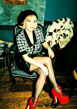 Gwenno Saunders image 3 of 4