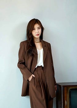 Ha Ji-won image 1 of 2