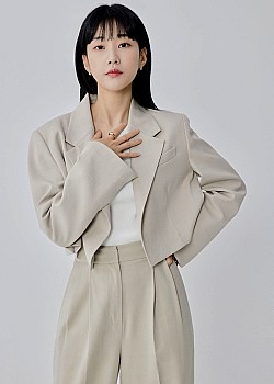 Ha Yoon-kyung image 3 of 4