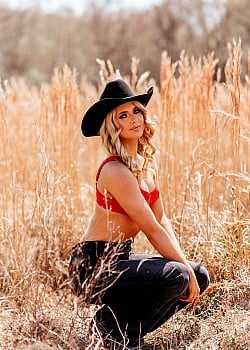 Halle Hutchins image 2 of 2