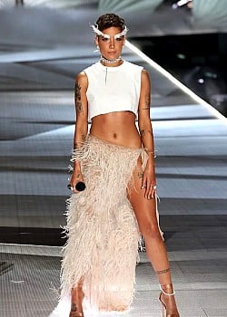 Halsey image 4 of 4