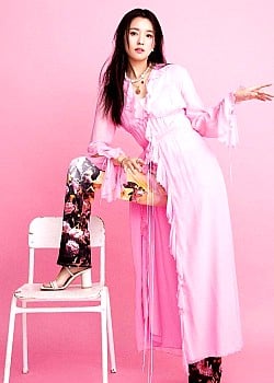 Han Hyo-joo image 3 of 3