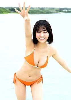 Hana Ogi image 3 of 3