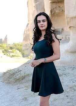 Hande Soral image 4 of 4