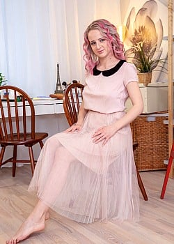 Hanna Rey image 4 of 4