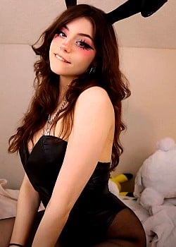 Hannah Owo image 1 of 2