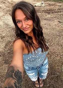 Hannah Renee image 2 of 3