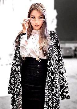 Hannah Tan image 2 of 4