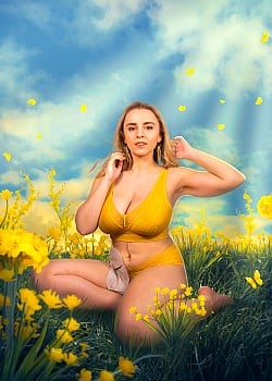Hannah Witton image 3 of 4