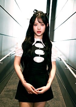 Hanni Pham image 2 of 2