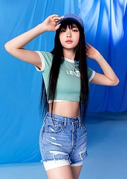 Hanni Pham image 1 of 2