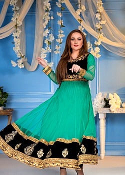 Hareem Shah image 2 of 4