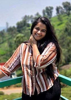 Haripriya Isai image 2 of 2