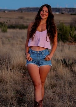 Harper Richardson image 2 of 3