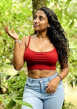 Hashini Miyurangi image 3 of 4
