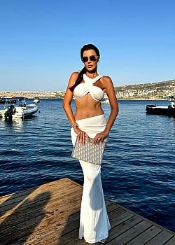 Hatice Sendil image 1 of 3