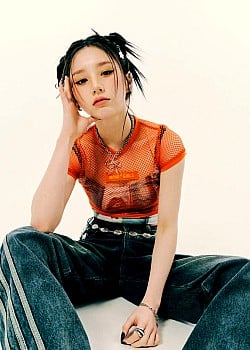 HeeJin image 2 of 2