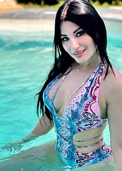 Heydy Gonzalez image 1 of 2