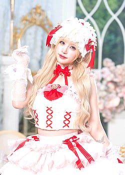 Hijiri Tanikawa image 1 of 3