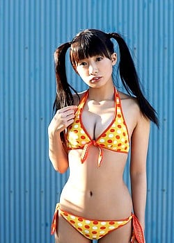 Hikari Shiina image 2 of 4