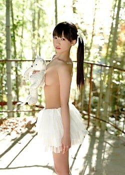 Hikari Shiina image 3 of 4