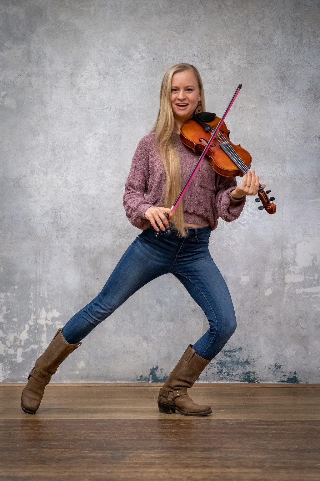 Hillary Klug - Free pics, galleries & more at Babepedia