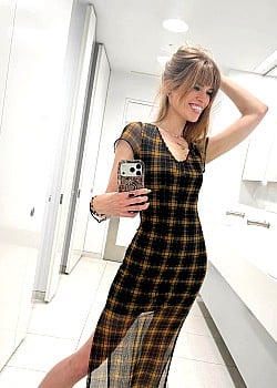 Hollie Bennett image 2 of 2