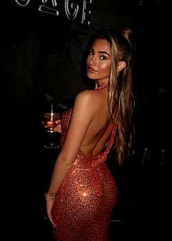 Holly Mitchell (Instagram) image 3 of 4