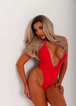 Holly Rhodes image 3 of 4