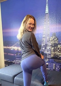 Holly Sommer image 3 of 4