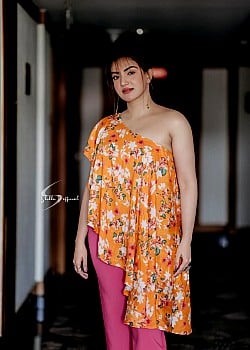 Honey Rose image 2 of 4
