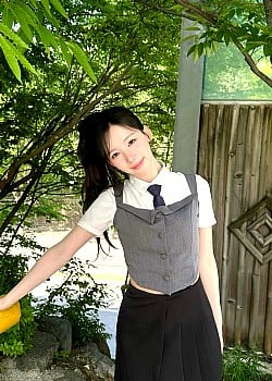 Hong Hyeju image 2 of 3