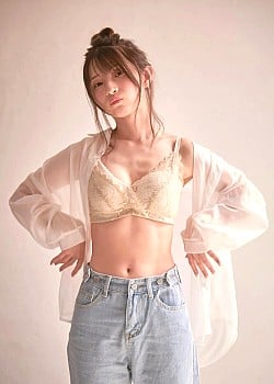 Honoka Kuroki image 1 of 2