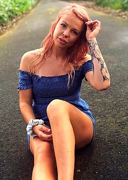 HunniBee ASMR image 1 of 3