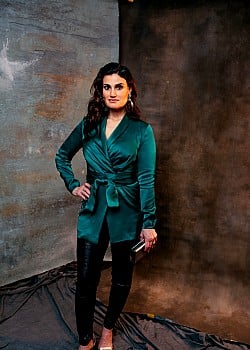 Idina Menzel image 3 of 4