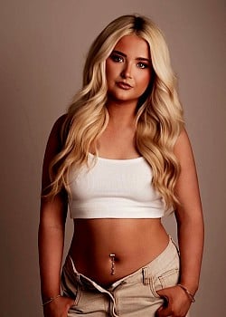 Imogen Williams image 1 of 2