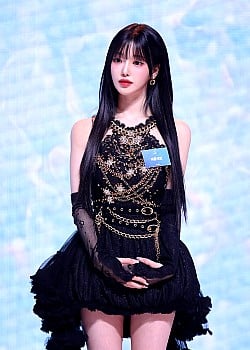 In Se-yeon image 2 of 4