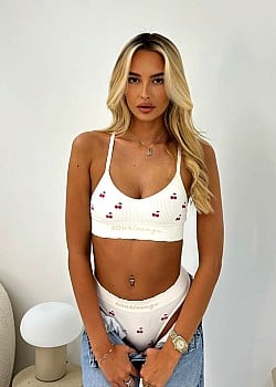 India Hart image 3 of 4