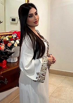 Ines Sari image 3 of 4