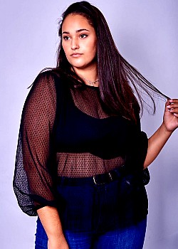 Iraya Villalba image 3 of 4