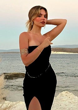 Irem Yalcinkaya image 4 of 4