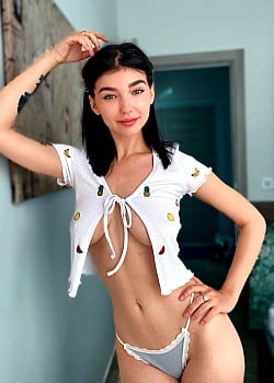 Irena Ortega image 4 of 4
