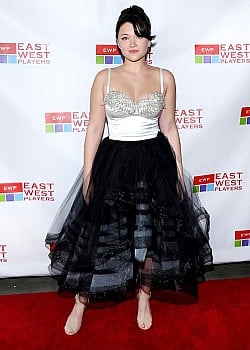 Isa Briones image 2 of 4