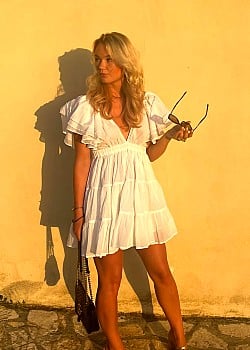 Isa Dekker image 3 of 3
