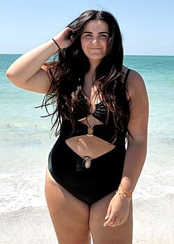 Isa Noemi image 1 of 4