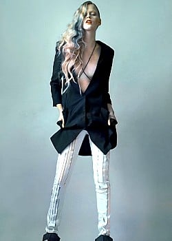 Isabeau Hitijahubessy image 2 of 4