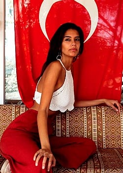 Isabela Valadeiro image 2 of 4