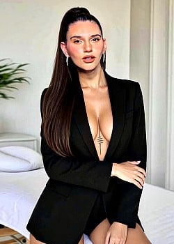 Isabella Bru image 2 of 4
