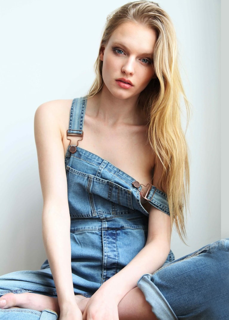 Isabella Farrell - Free pics, galleries & more at Babepedia
