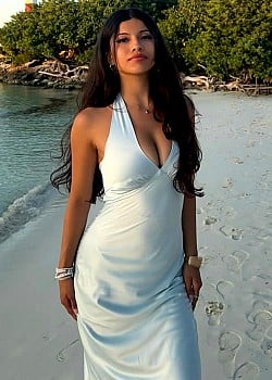 Isabella Leon image 3 of 4